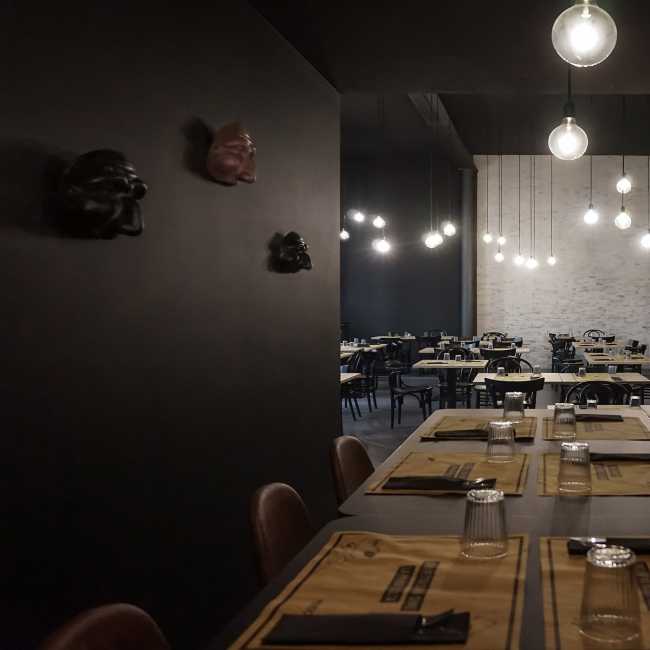Gourmet pizzeria in the heart of Turin. The theater inspires the conversion