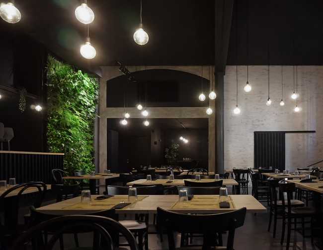 Gourmet pizzeria in the heart of Turin. The theater inspires the conversion