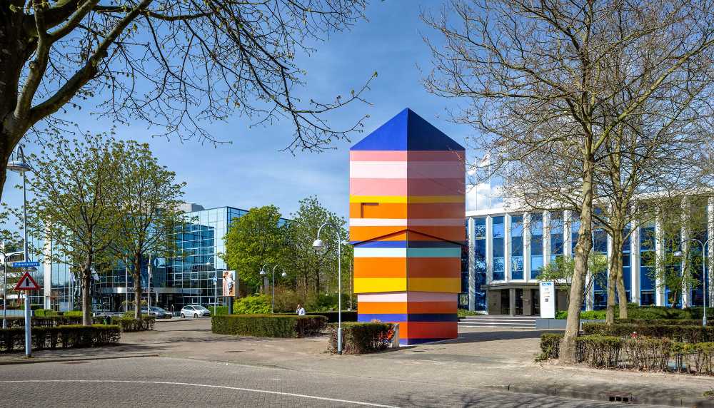 FollyKomEtenPlein. Animado pabellón triangular para reuniones al aire libre