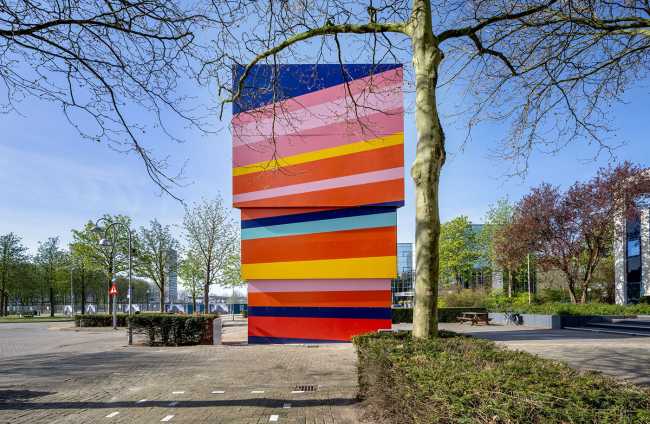Folly KomEtenPlein. Lively triangular pavilion for outdoor meetings
