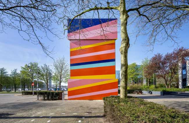 Folly KomEtenPlein. Lively triangular pavilion for outdoor meetings