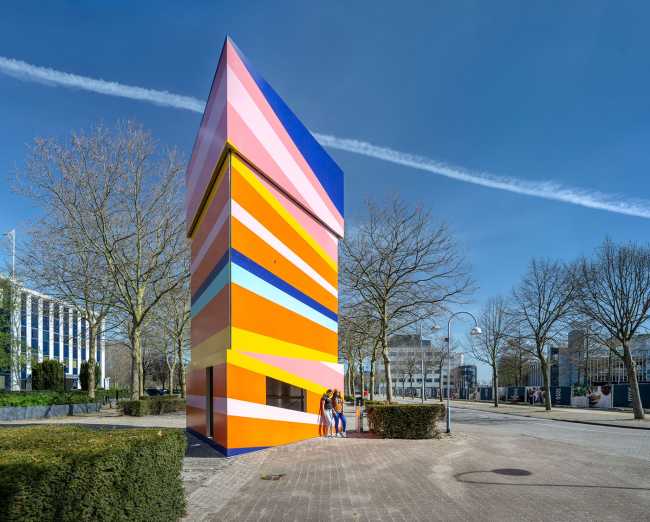 Folly KomEtenPlein. Lively triangular pavilion for outdoor meetings