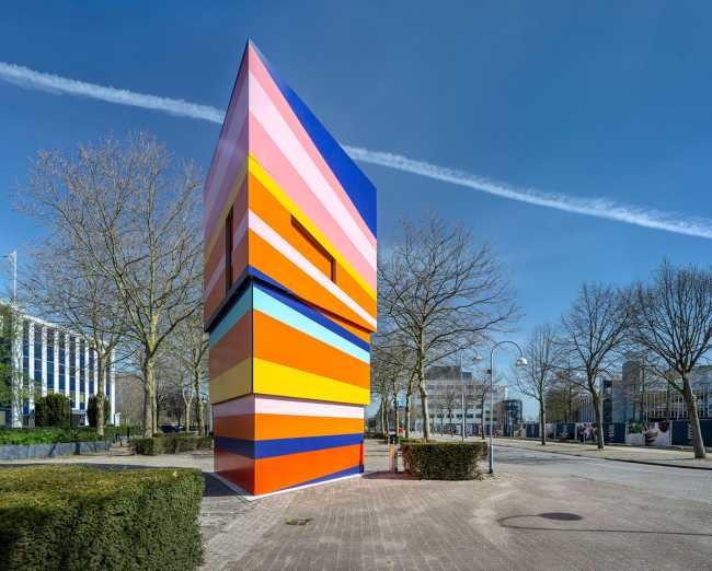 Folly KomEtenPlein. Lively triangular pavilion for outdoor meetings