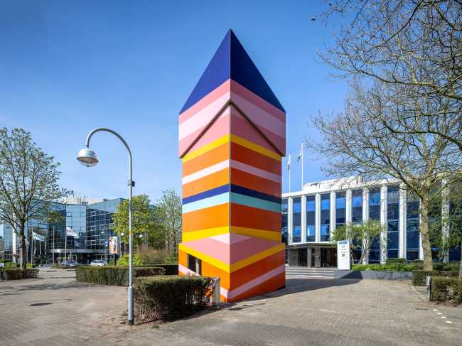 Folly KomEtenPlein. Lively triangular pavilion for outdoor meetings