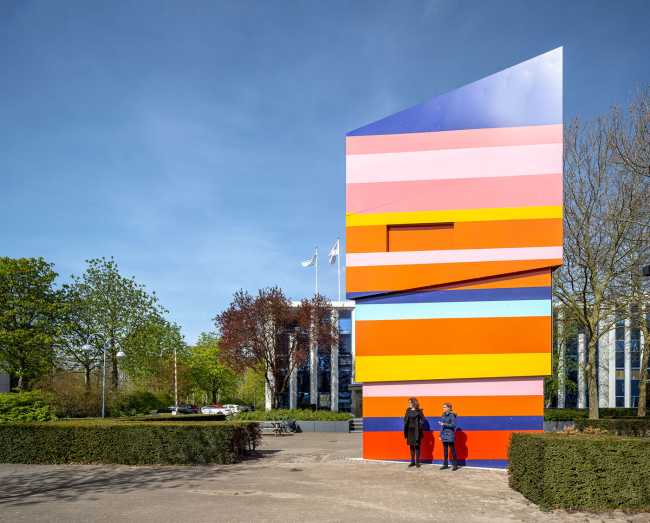 Folly KomEtenPlein. Lively triangular pavilion for outdoor meetings