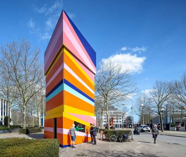 Folly KomEtenPlein. Lively triangular pavilion for outdoor meetings