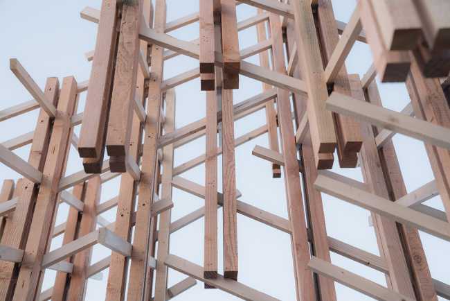 Mori. A wooden installation in Los Angeles that conceptualises the sense of togetherness