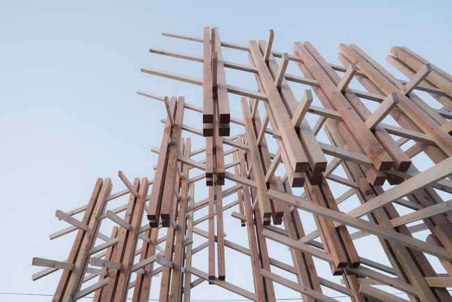 Mori. A wooden installation in Los Angeles that conceptualises the sense of togetherness