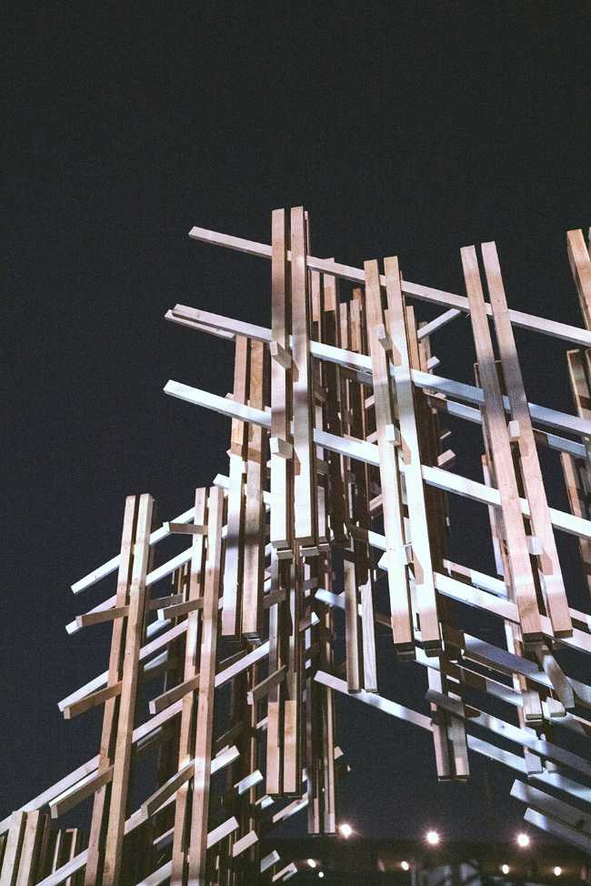 Mori. A wooden installation in Los Angeles that conceptualises the sense of togetherness