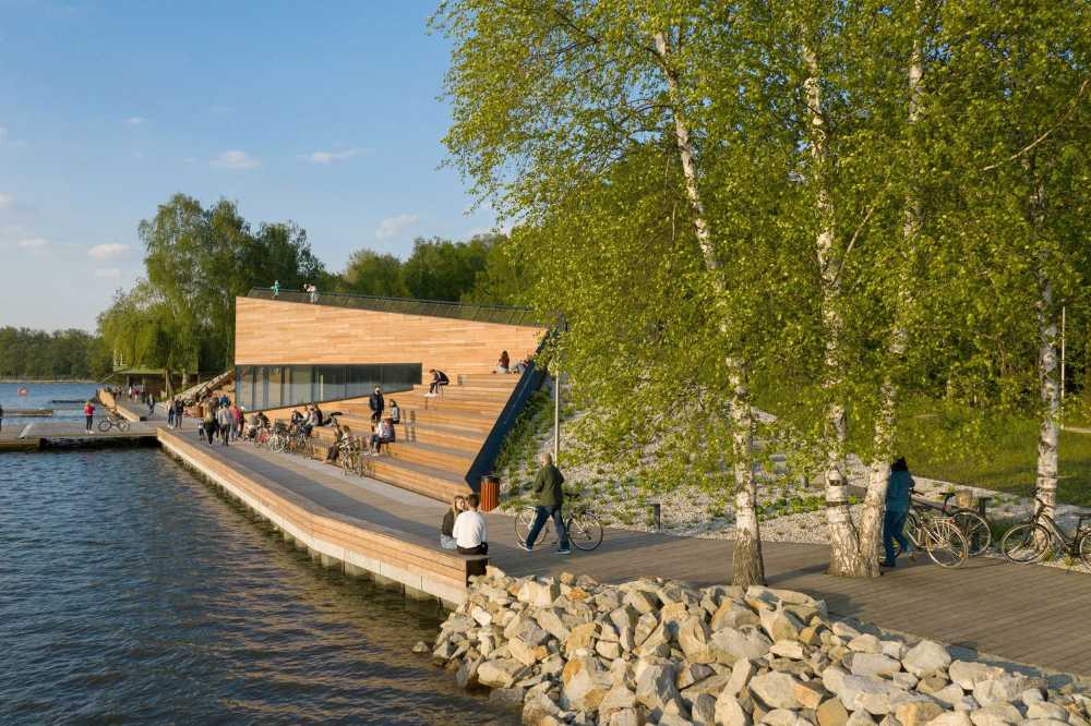 MOSM Canoe Center. Facciata in fibrocemento per un edificio moderno con vista sul lago