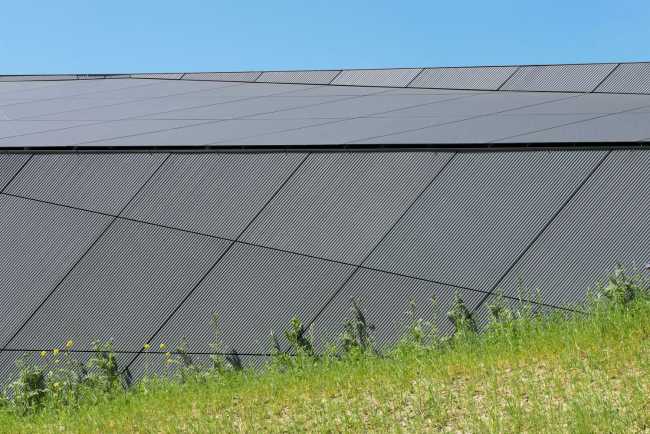 MOSM Canoe Center. Facciata in fibrocemento per un edificio moderno con vista sul lago