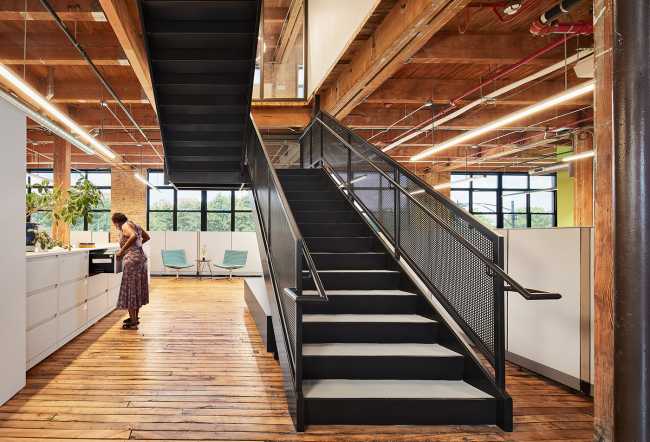 The Night Mistry. Un albergue juvenil para infundir confianza