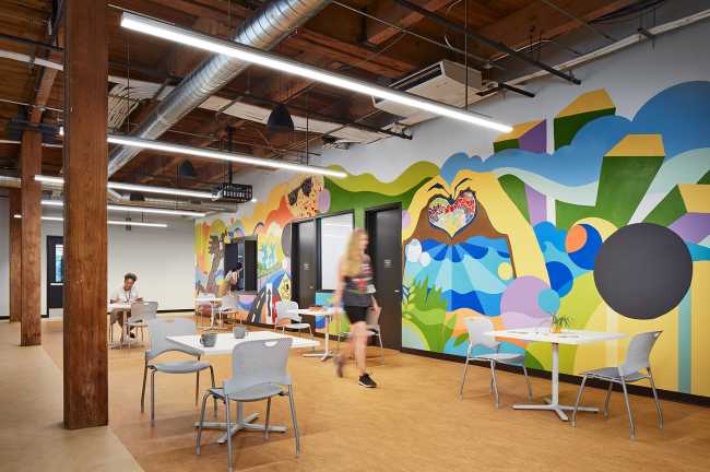 The Night Mistry. Un albergue juvenil para infundir confianza