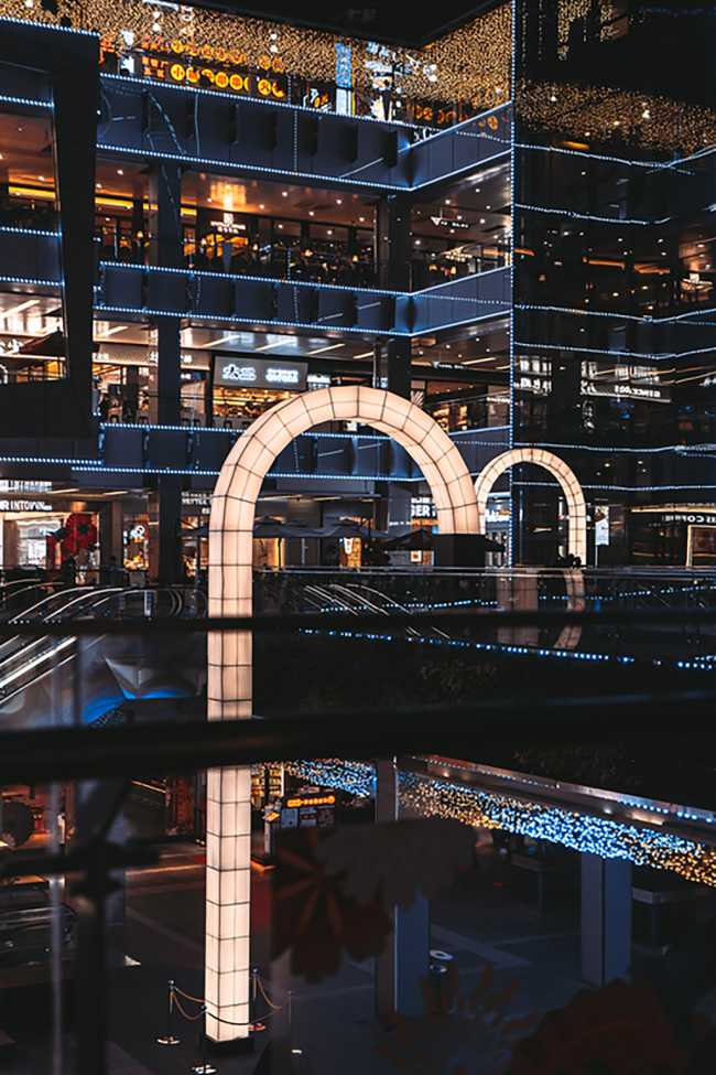 Space Frame: sculptural lights as jewels in an architectural space