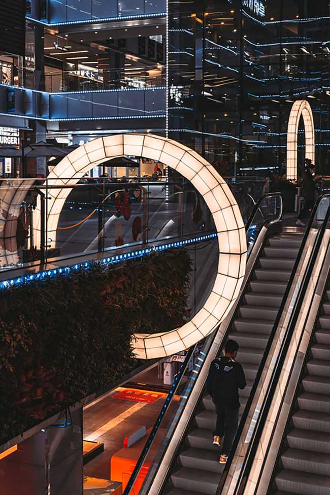 Space Frame: sculptural lights as jewels in an architectural space