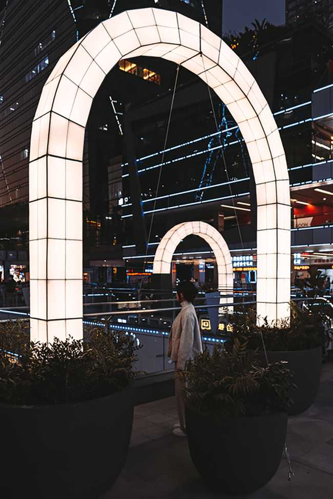 Space Frame: sculptural lights as jewels in an architectural space