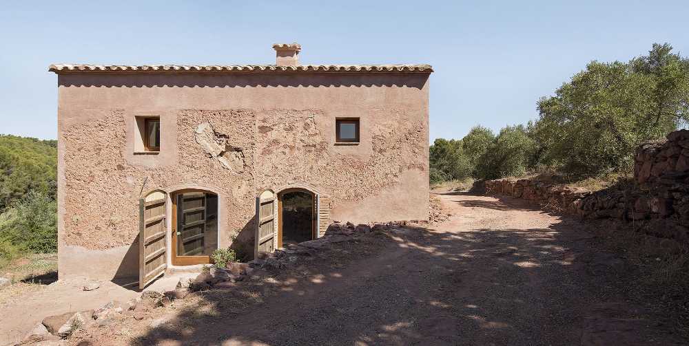 Antigua masía vuelve a la vida. Un refugio con encanto para sumergirse en la naturaleza catalana