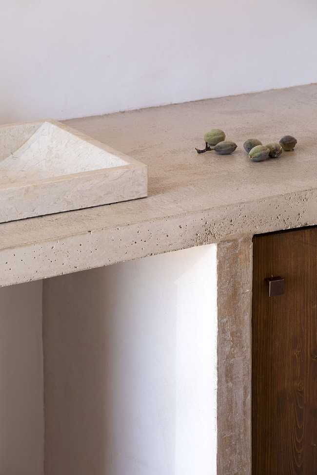 An ancient farmhouse is brought back to life. A charming retreat to immerse yourself in Catalan nature