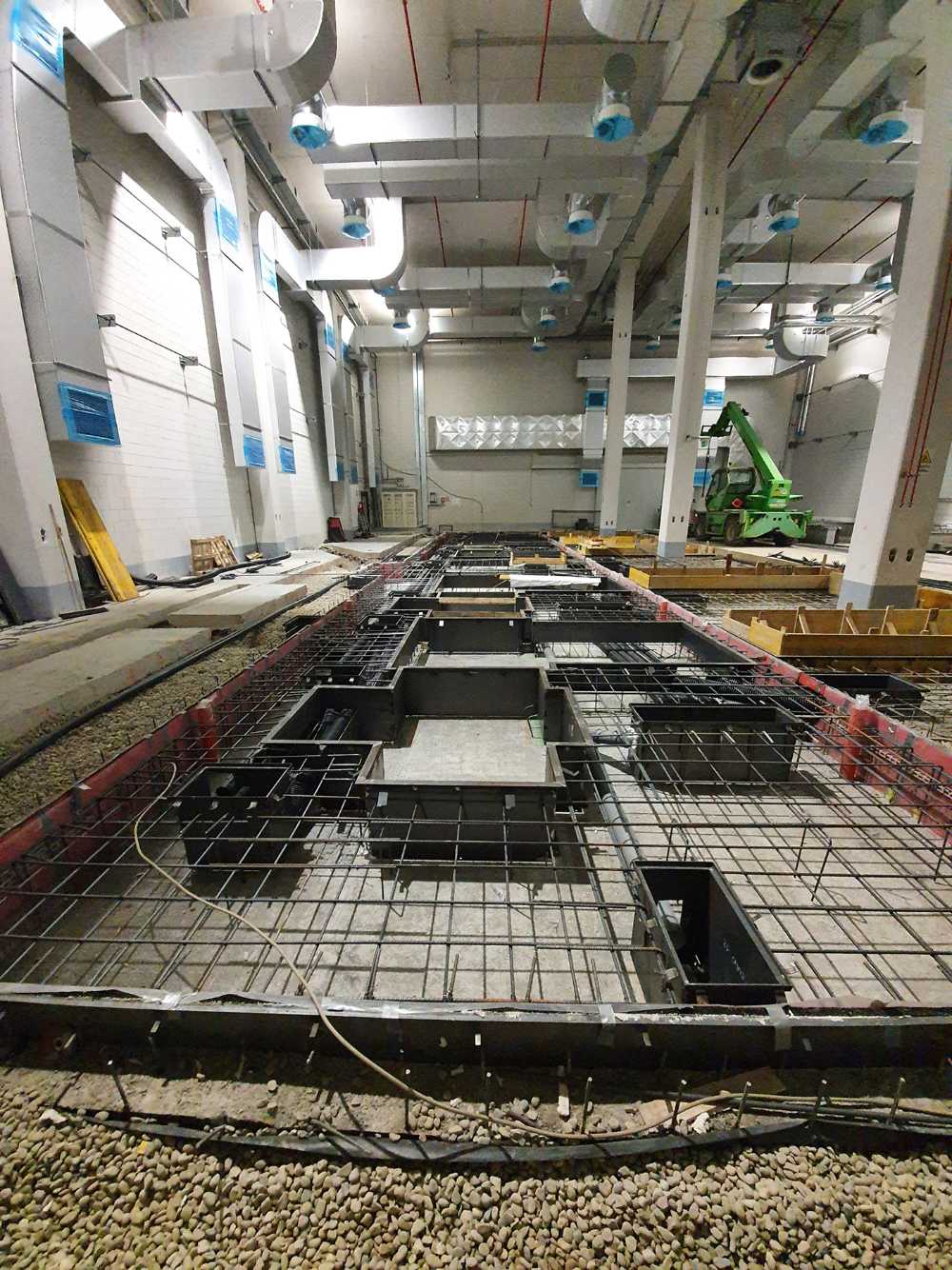 Isolamento delle vibrazioni causate da una nuova rotativa nello stabilimento di Centro Stampa Quotidiani a Brescia