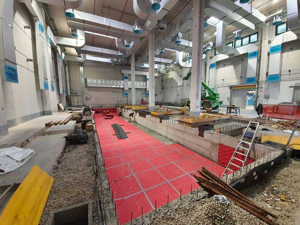 Isolamento delle vibrazioni causate da una nuova rotativa nello stabilimento di Centro Stampa Quotidiani a Brescia