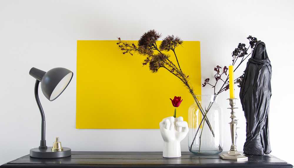 Un vaso di fiori con messaggio: FCK Vase, we FCKing love you!