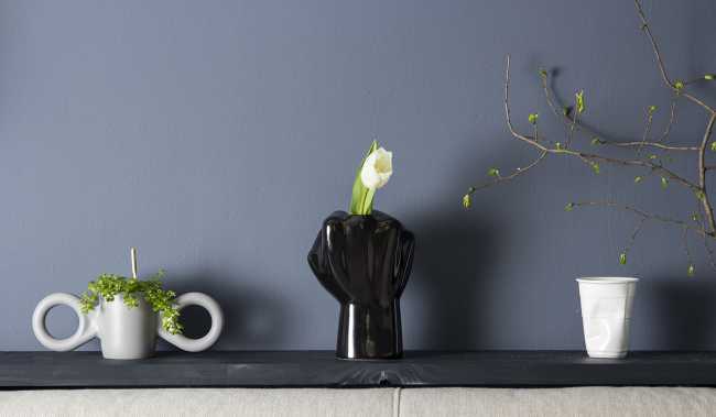 Un vaso di fiori con messaggio: FCK Vase, we FCKing love you!