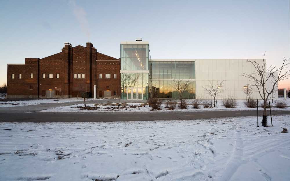Ancient meets modern. Comparing architectures in the expansion of an auditorium