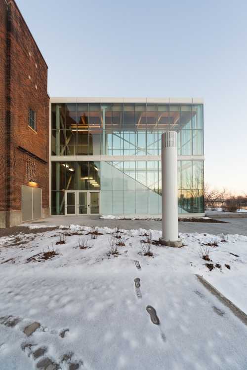 Ancient meets modern. Comparing architectures in the expansion of an auditorium
