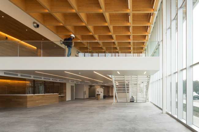 Lo antiguo se une a lo moderno. Comparación de arquitecturas en la ampliación de un auditorio