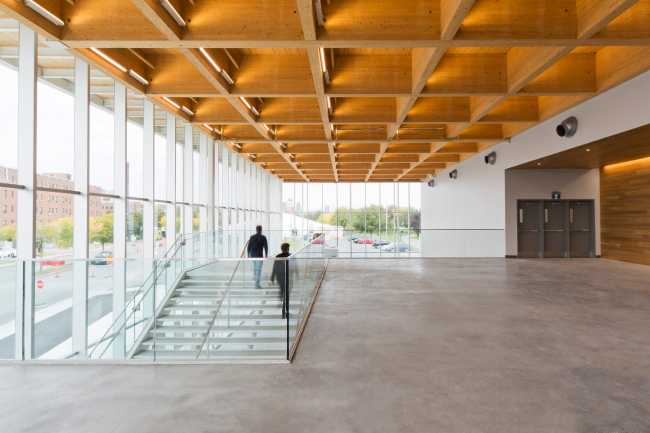 Lo antiguo se une a lo moderno. Comparación de arquitecturas en la ampliación de un auditorio