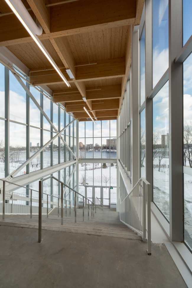 Lo antiguo se une a lo moderno. Comparación de arquitecturas en la ampliación de un auditorio