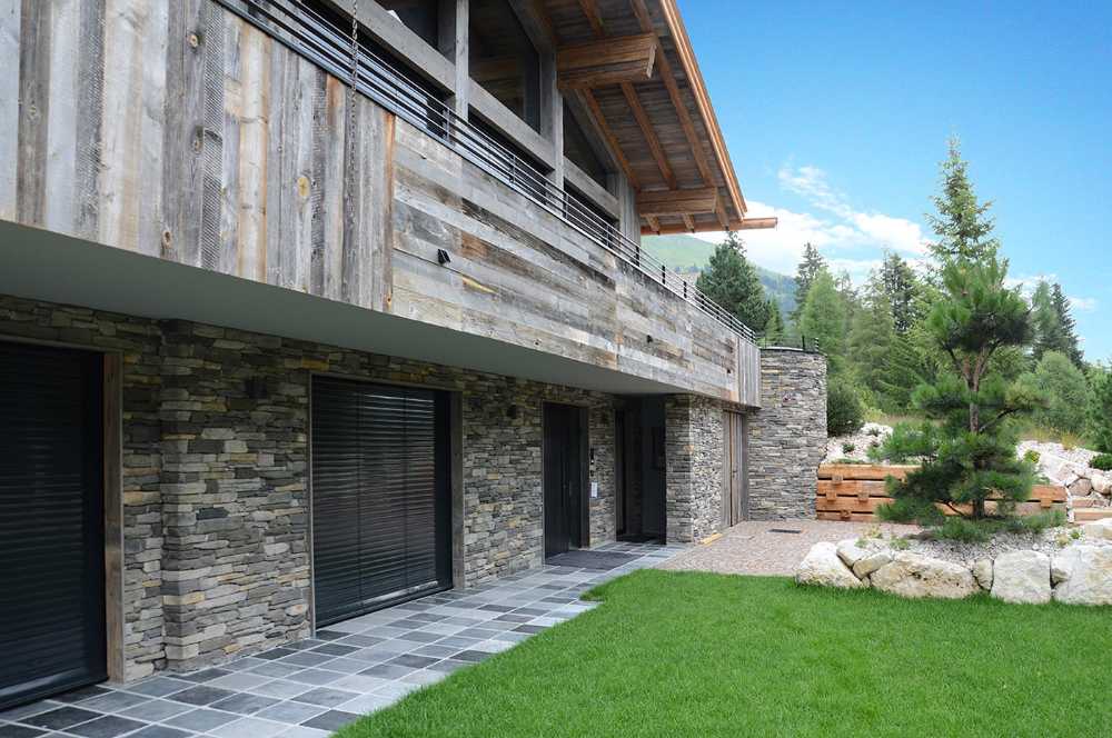 Ristrutturazione di una baita in Alto Adige. La pietra come sintesi di calore e modernità
