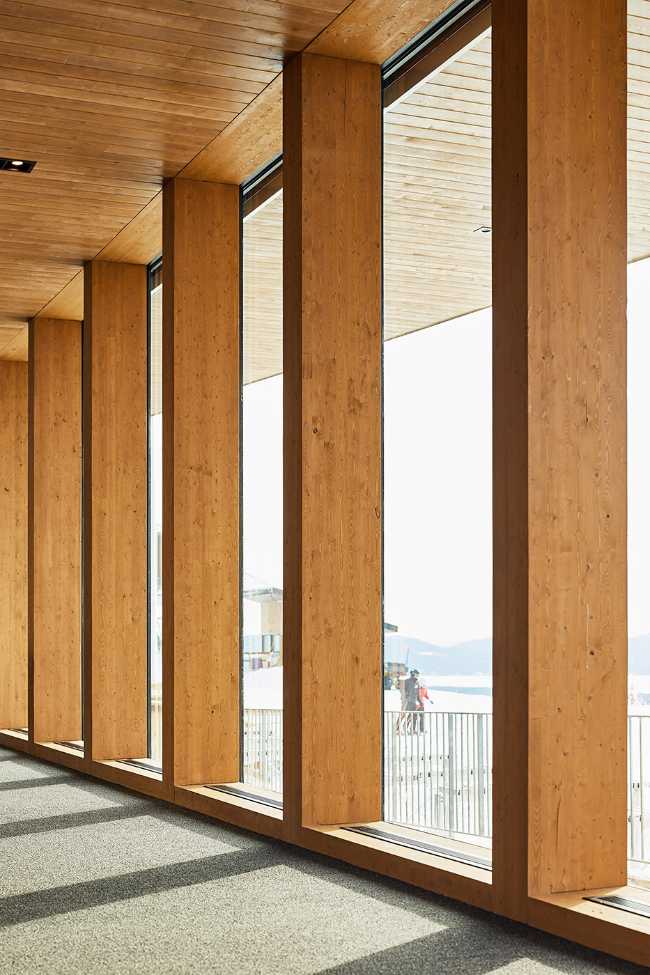 Bromont Summit Chalet: un'esperienza a 360° su una vetta panoramica canadese