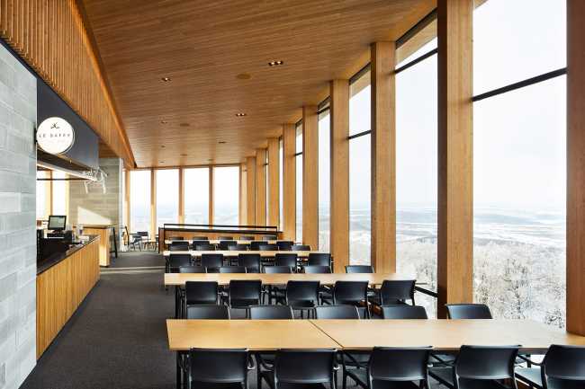 Bromont Summit Chalet: un'esperienza a 360° su una vetta panoramica canadese