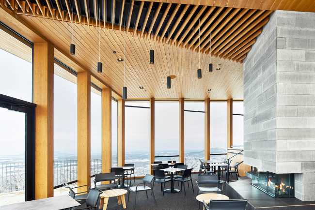 Bromont Summit Chalet: un'esperienza a 360° su una vetta panoramica canadese