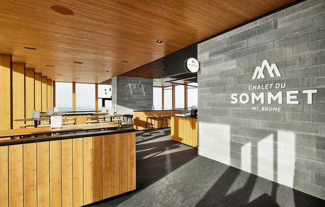 Bromont Summit Chalet: un'esperienza a 360° su una vetta panoramica canadese