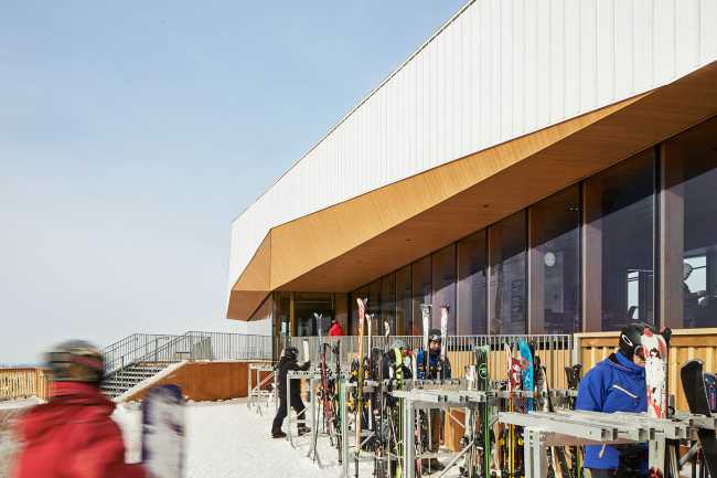 Bromont Summit Chalet: un'esperienza a 360° su una vetta panoramica canadese