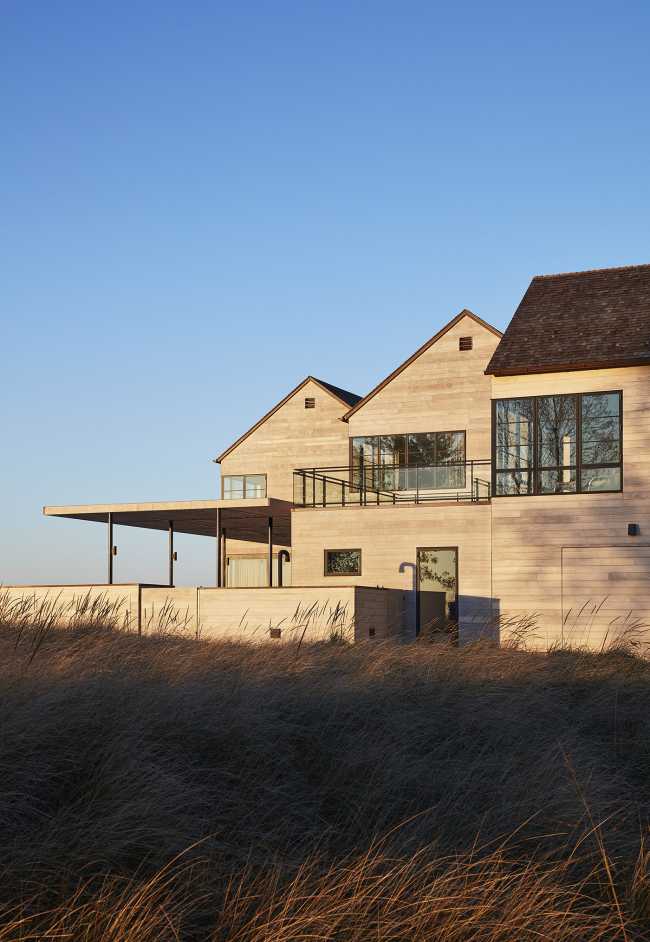 St. Joseph Residence: gruppo di volumi vernacolari poggiano su un verde prato vista lago