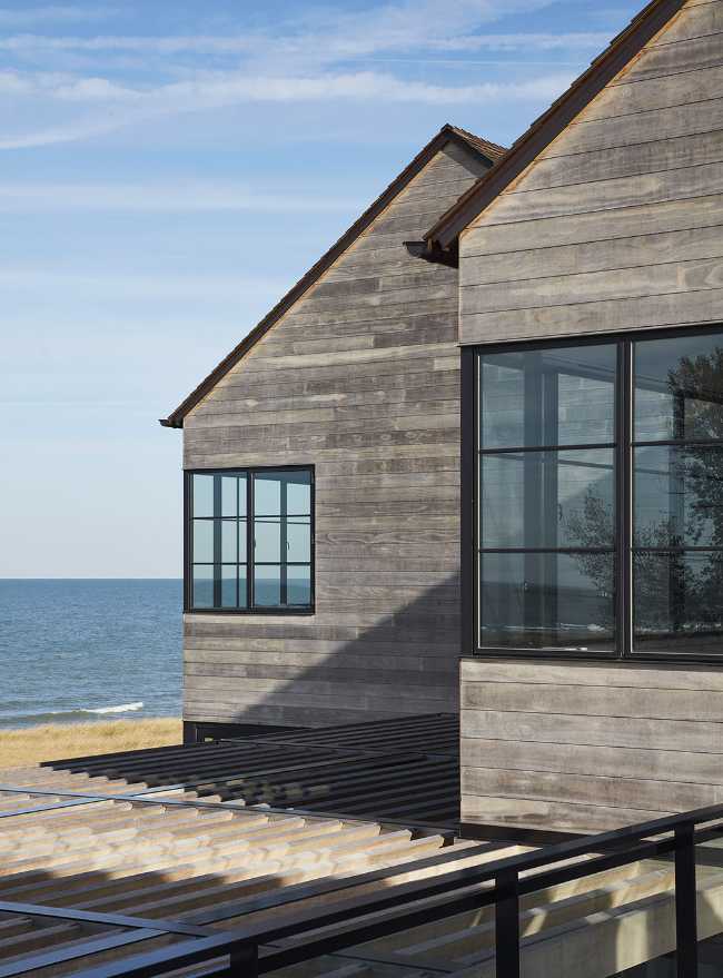 St. Joseph Residence: gruppo di volumi vernacolari poggiano su un verde prato vista lago