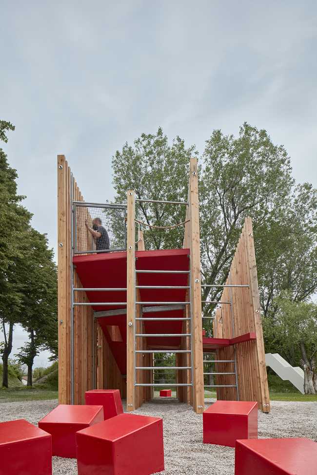 Comment allons-nous vivre ensemble? Installation OFF FENCE à la Biennale d'Architecture 2021