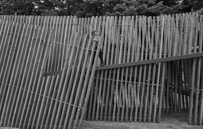 Comment allons-nous vivre ensemble? Installation OFF FENCE à la Biennale d'Architecture 2021