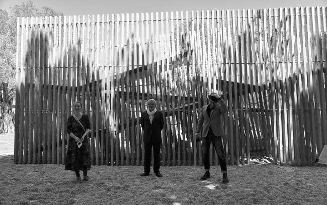 Comment allons-nous vivre ensemble? Installation OFF FENCE à la Biennale d'Architecture 2021