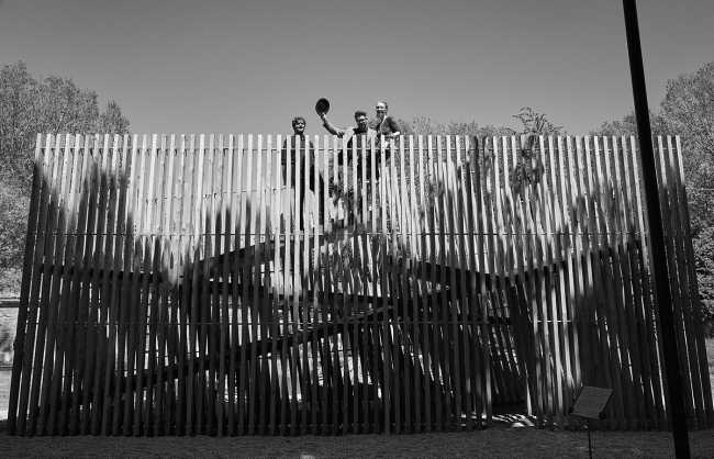 Comment allons-nous vivre ensemble? Installation OFF FENCE à la Biennale d'Architecture 2021