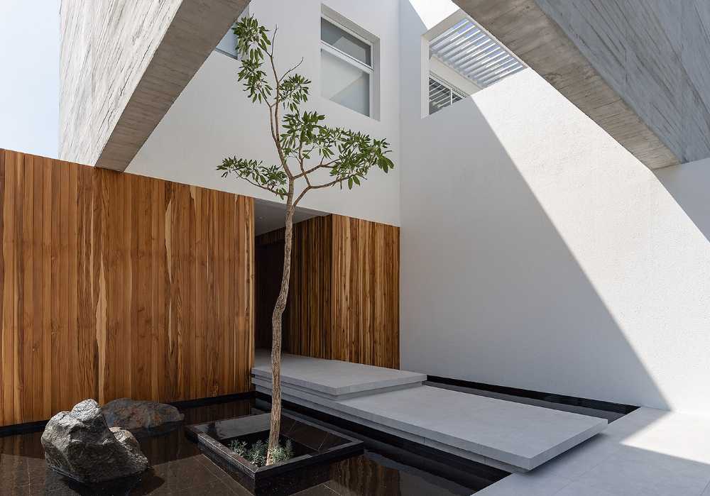 Casa Mocoli: a fascinating sculpture with purist lines for an encounter with yourself