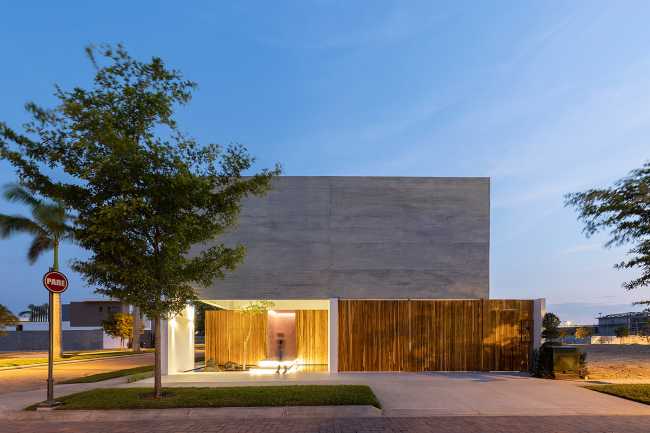 Casa Mocoli: una fascinante escultura de líneas puristas para encontrarse consigo mismos