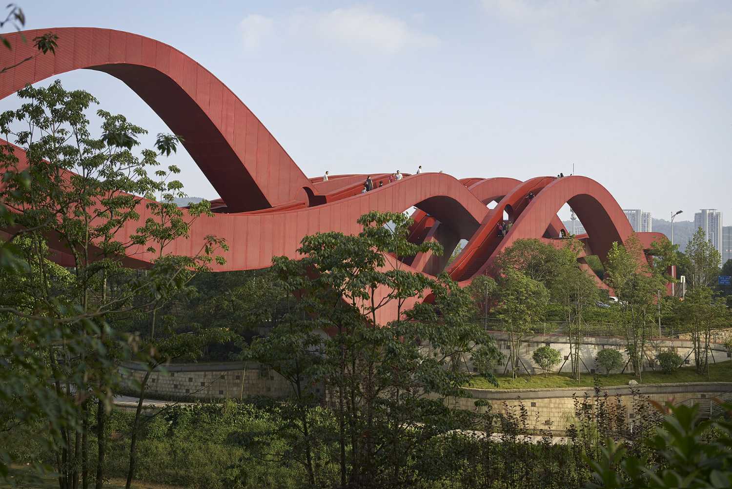 Pont emblématique en Chine : le Lucky Knot relie, éclaire et divertit