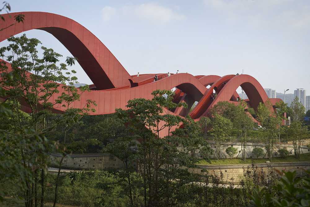 Iconic bridge in China: the Lucky Knot connects, illuminates, and entertains.