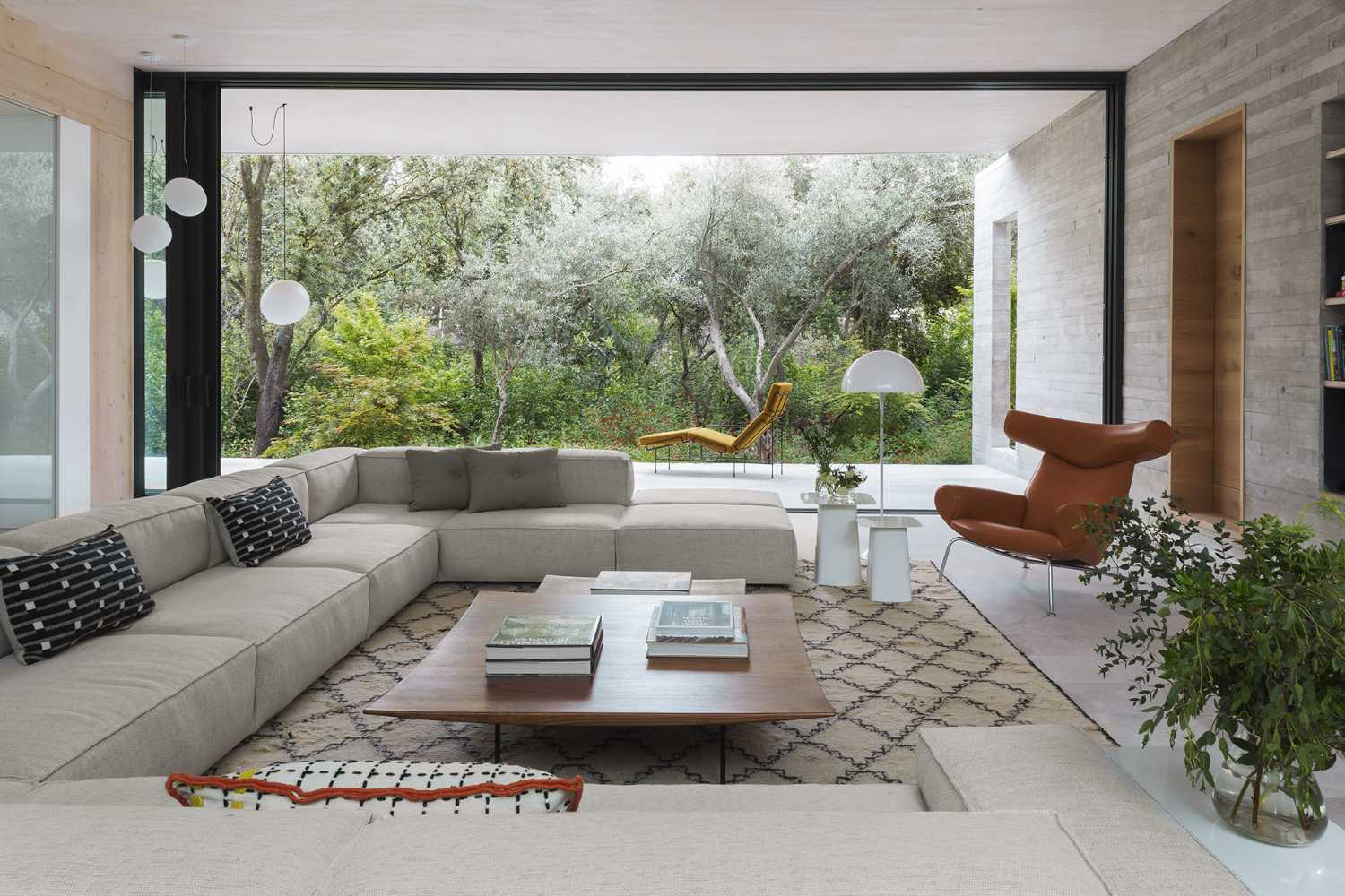 Progetto CH, a private residence intertwined with cosy interiors and verdant outdoor spaces