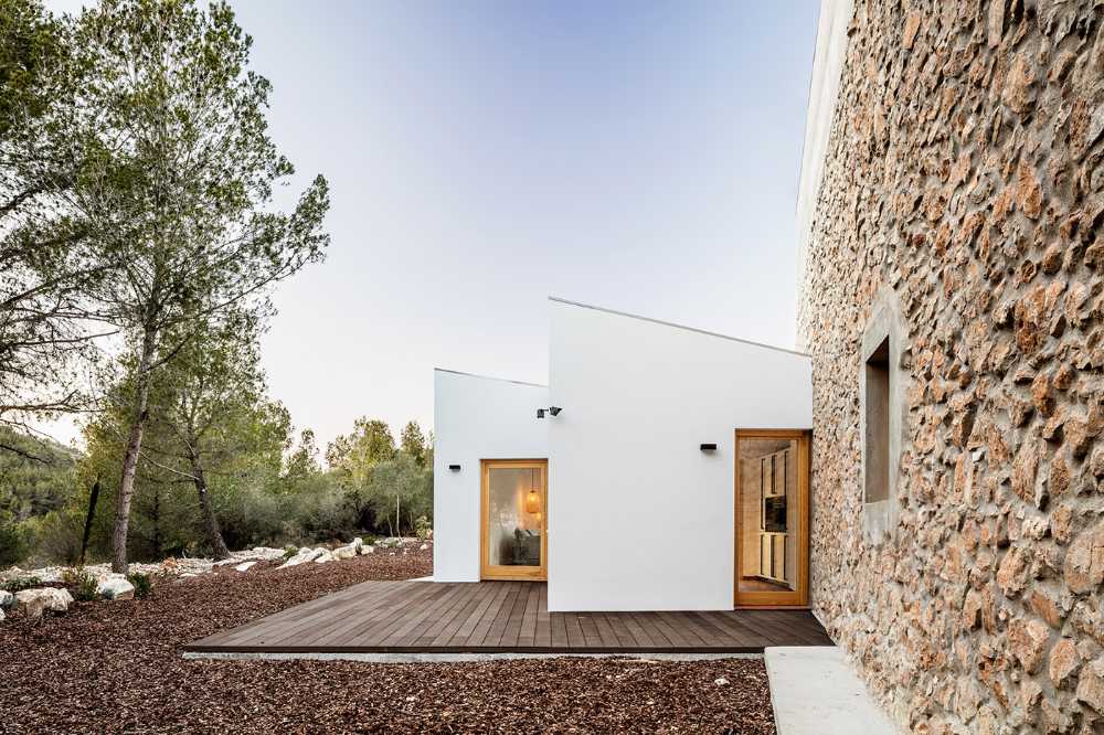 The renovation of Can Tomeau for a conscious and sustainable tourism among cultural assets of local interest