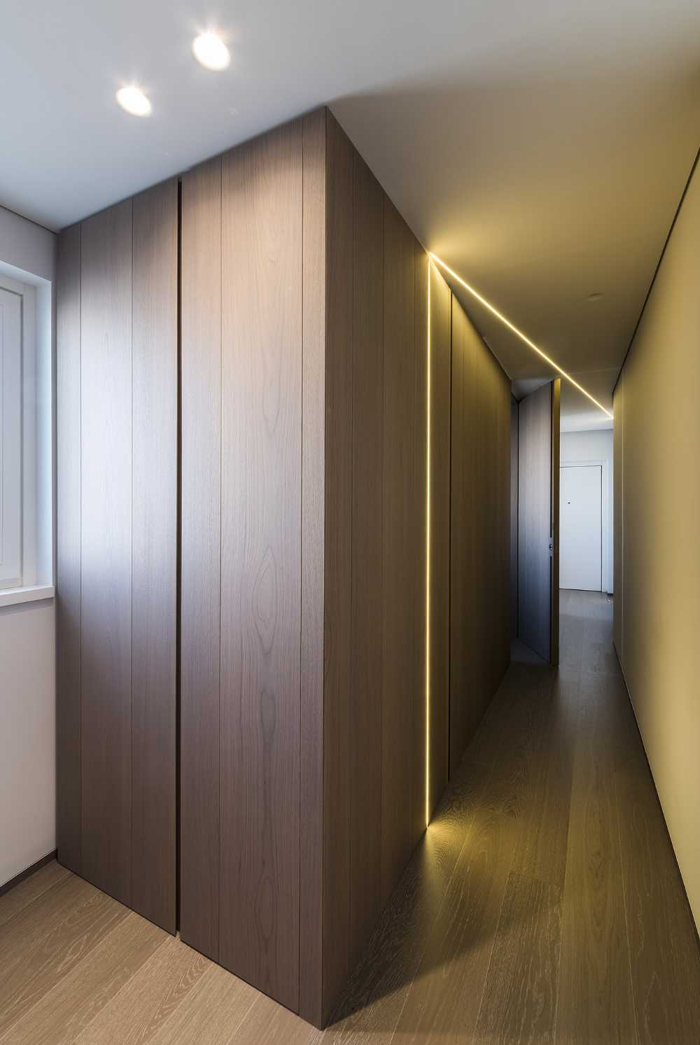 Dynamic volumes and solid wood materiality: the renovation creates contemporary atmospheres around the winter garden